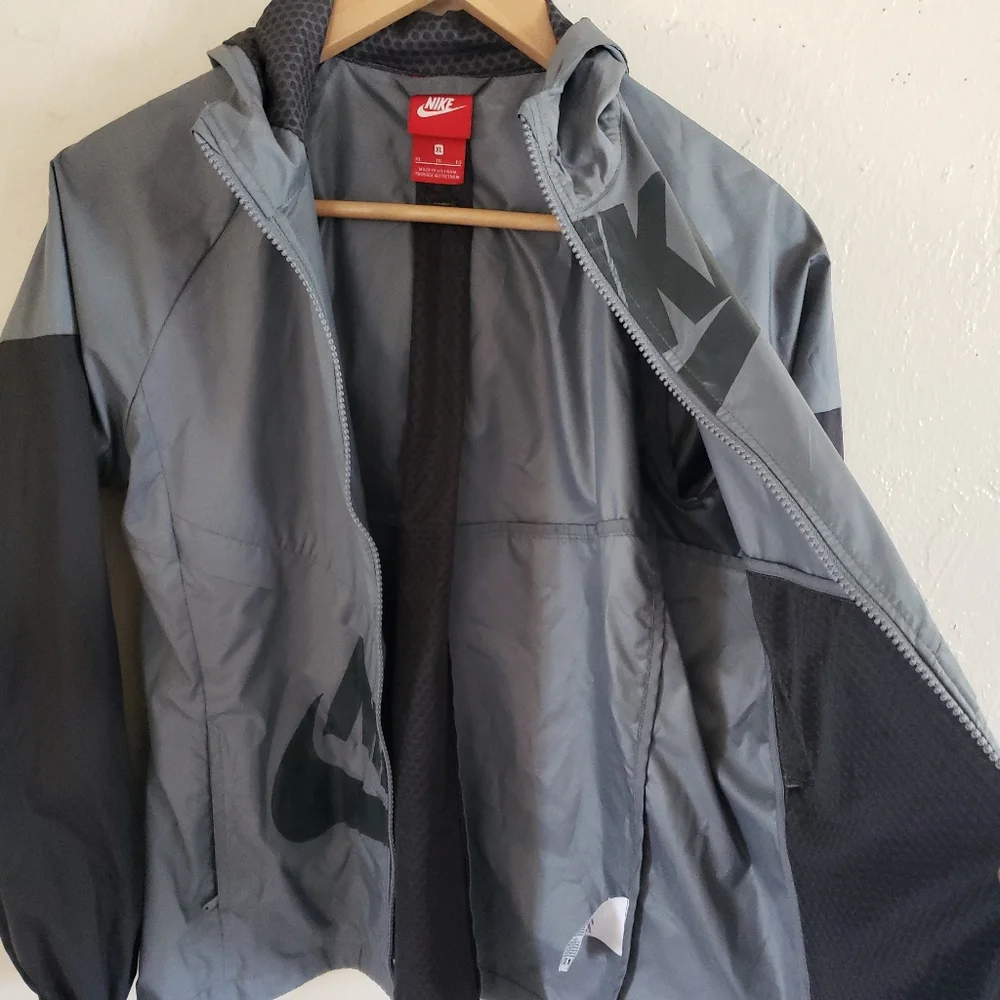 🧥 Nike Sportswear Windbreaker Kids Unisex Jacket - Picture 5 of 9